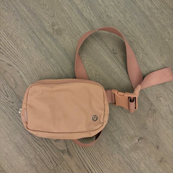 Lululemon everywhere belt bag - Picture 2 of 3